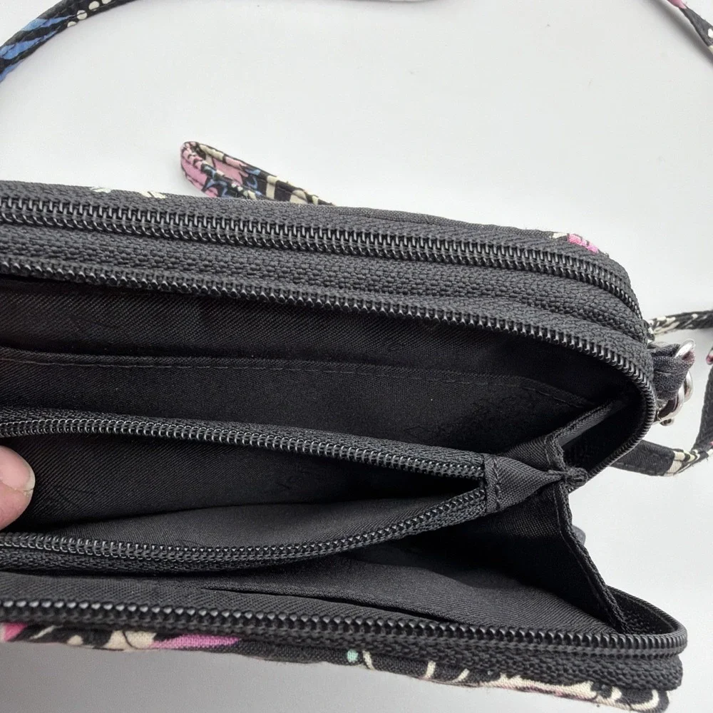 Vera Bradley Wristlet/Wallet Paisley Floral Smartphone Compartment Pre-loved